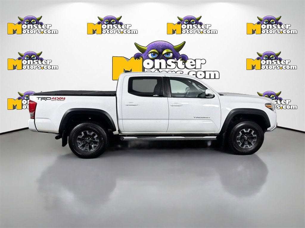 Used 2017 Toyota Tacoma TRD Off-Road image 4