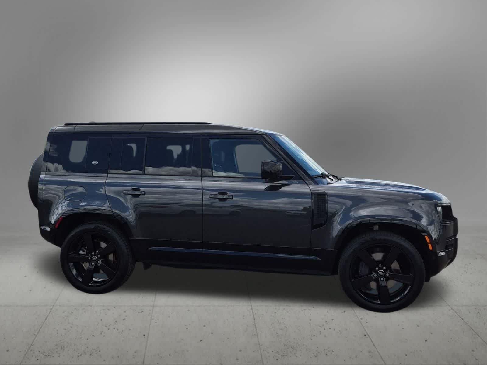 Certified 2023 Land Rover Defender 110 X-Dynamic SE AWD/4WD image 7
