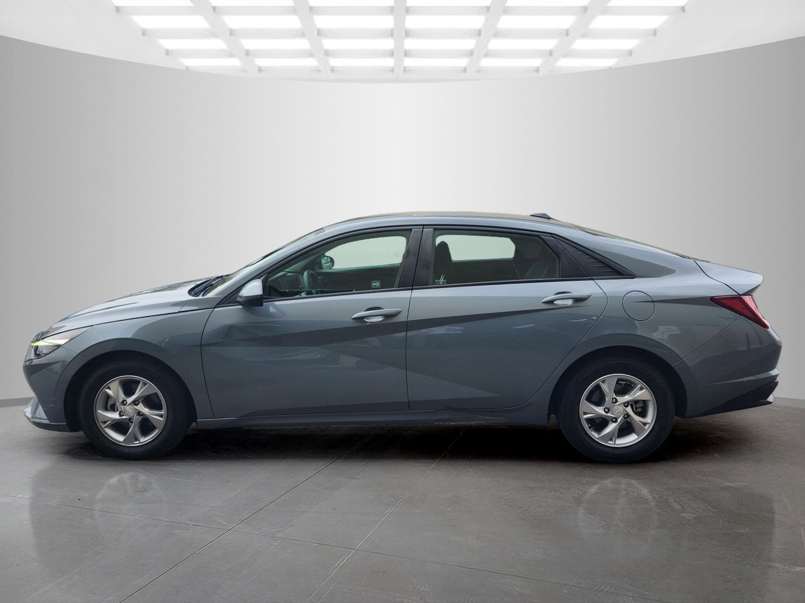 Used 2021 Hyundai Elantra SE FWD image 4