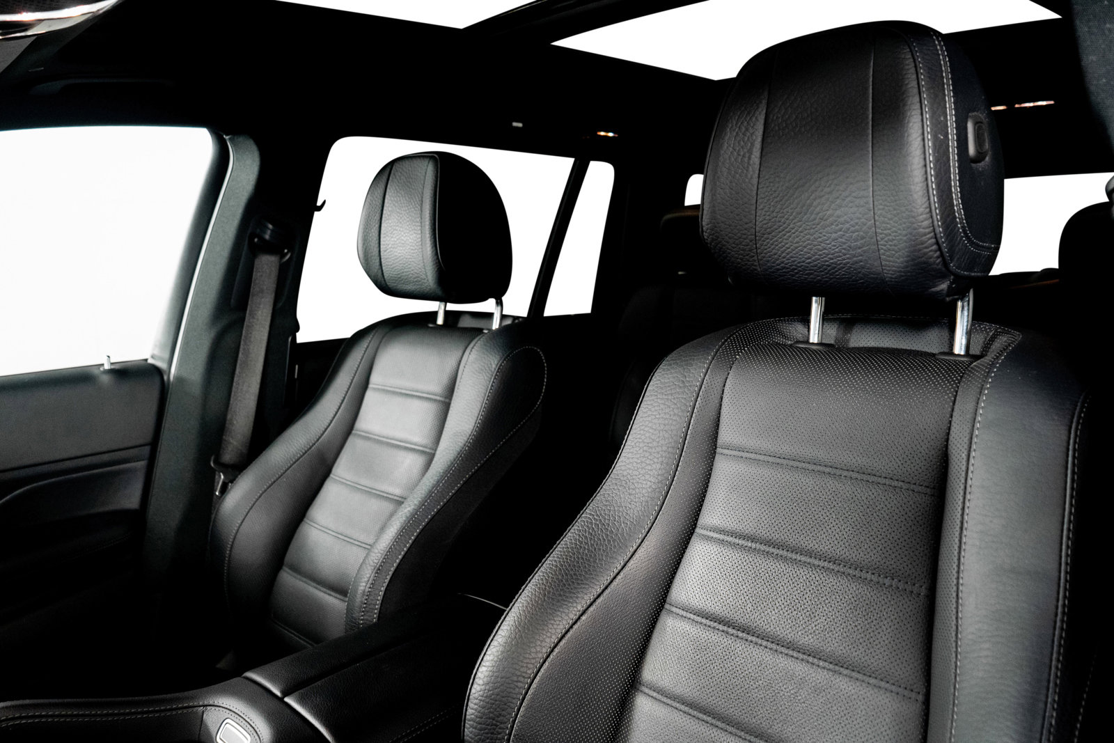 Used 2023 Mercedes-Benz GLS 580 4MATIC image 3