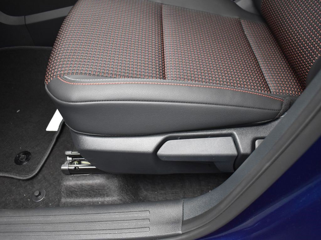 Certified 2025 Nissan Kicks SR image 7