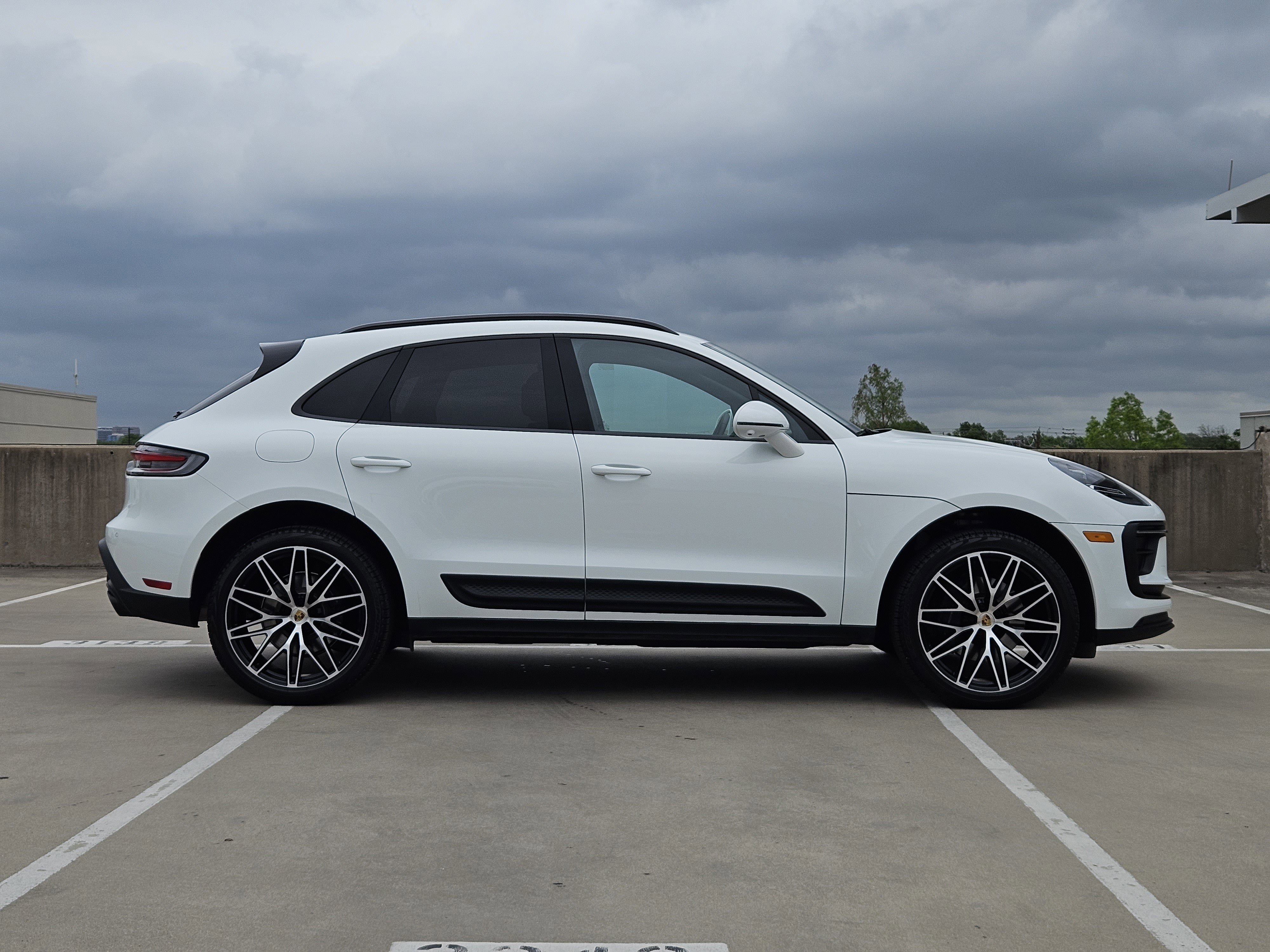 Certified 2026 Porsche Macan AWD/4WD image 9