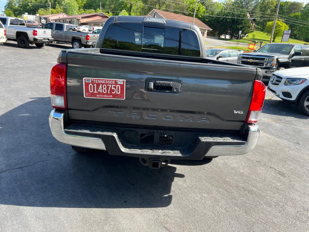 Used 2017 Toyota Tacoma TRD Off-Road image 11