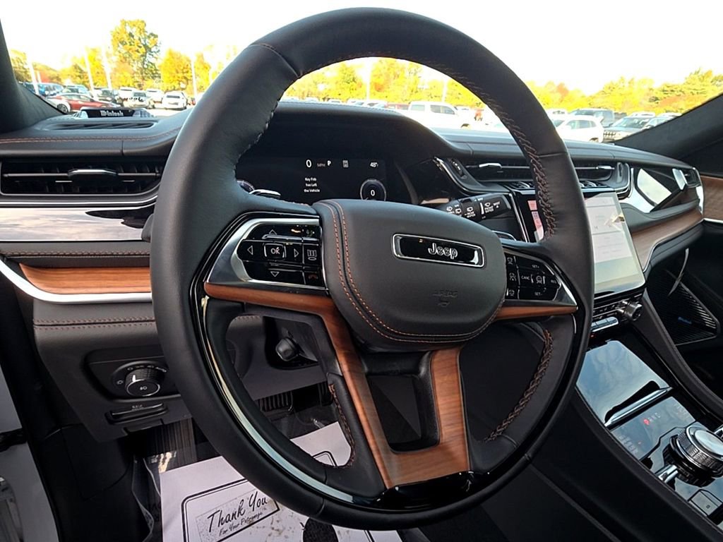 New 2025 Jeep Grand Cherokee L Summit image 9