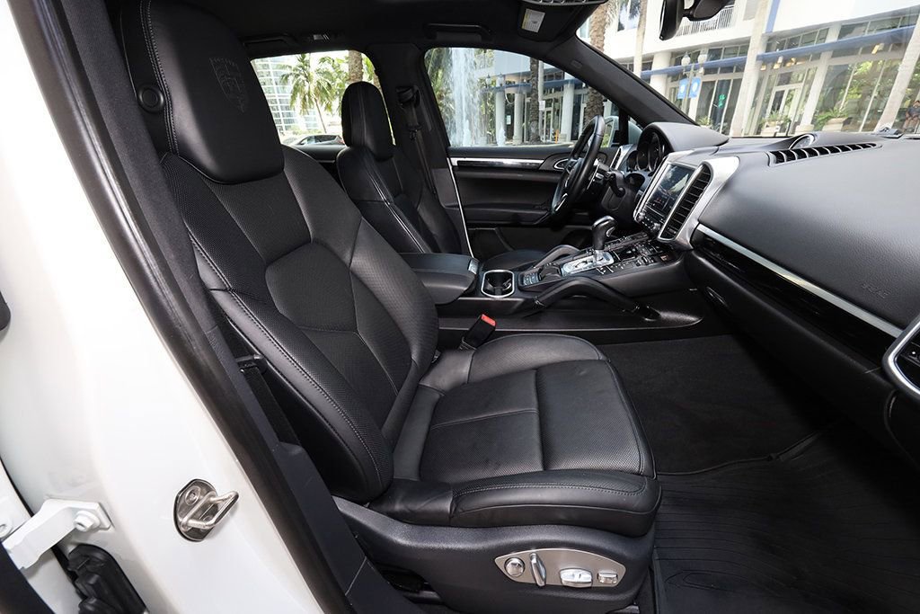 Used 2018 Porsche Cayenne Platinum Edition image 7