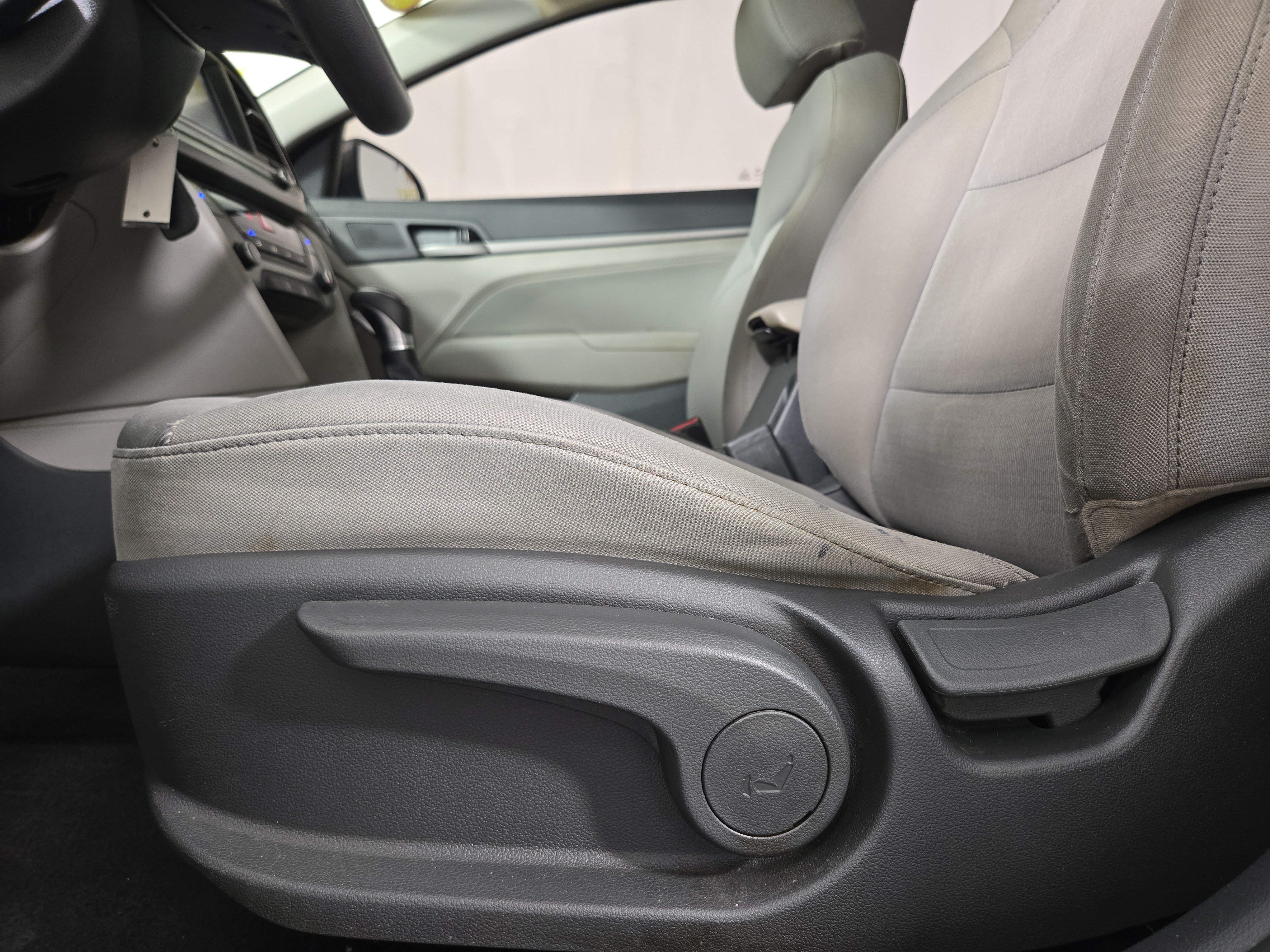 Used 2018 Hyundai Elantra SEL FWD image 29