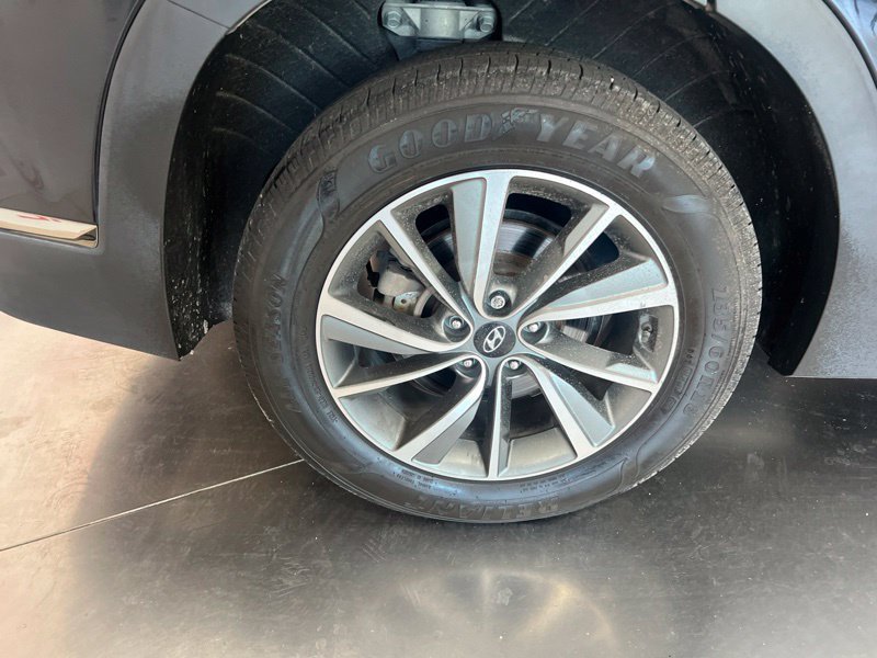 Used 2019 Hyundai Santa Fe AWD image 10