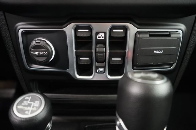 Used 2025 Jeep Wrangler Unlimited Sahara image 44