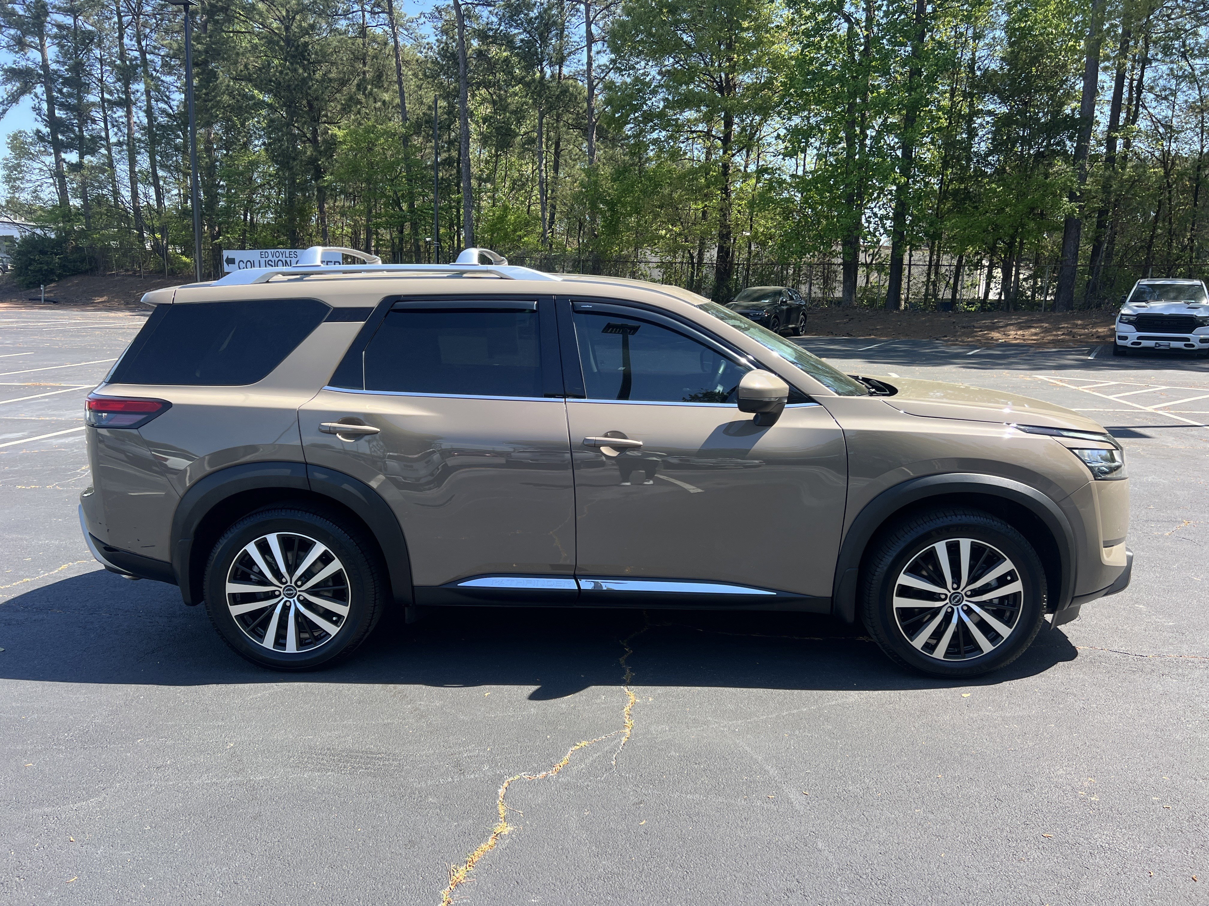 Used 2024 Nissan Pathfinder Platinum w/ Cargo Package image 9