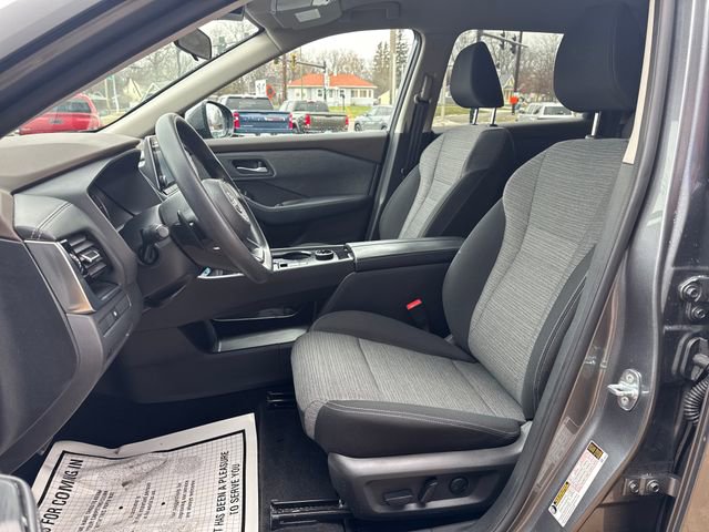 Used 2023 Nissan Rogue SV image 10