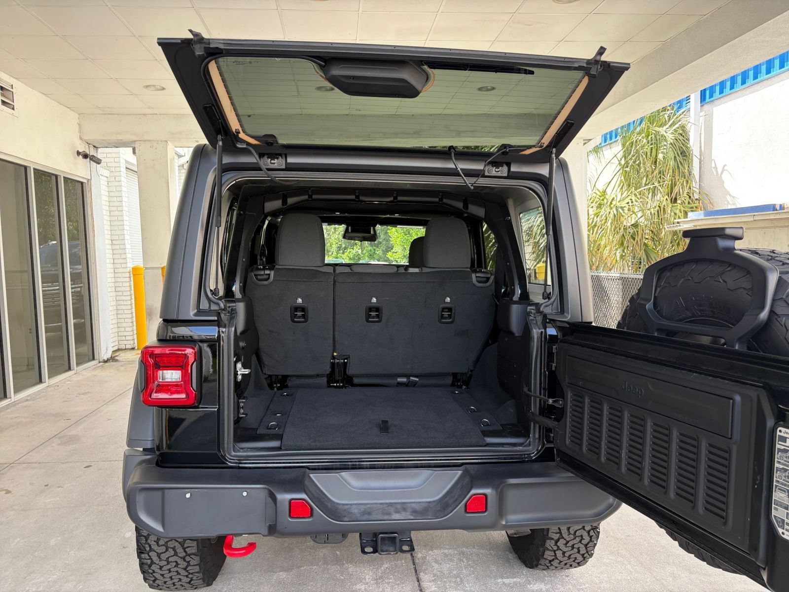 Used 2026 Jeep Wrangler Unlimited Rubicon AWD/4WD image 30