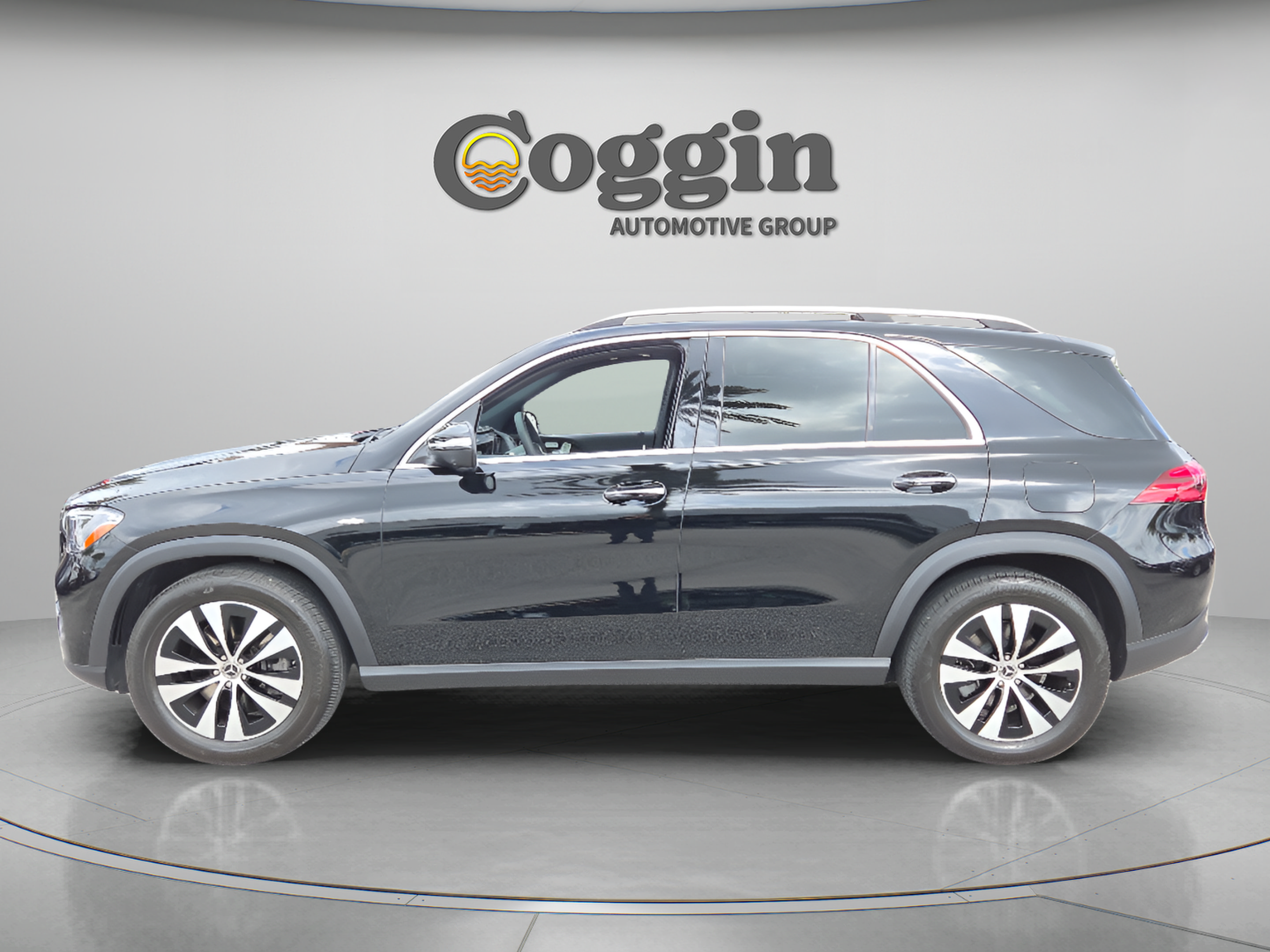Used 2025 Mercedes-Benz GLE 450e 4MATIC image 2