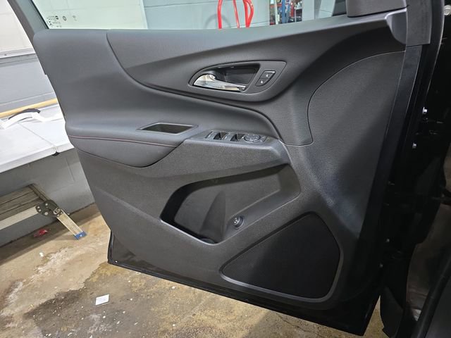 Used 2023 Chevrolet Equinox RS image 28