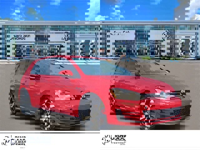 Used 2016 Volkswagen Golf S image 1