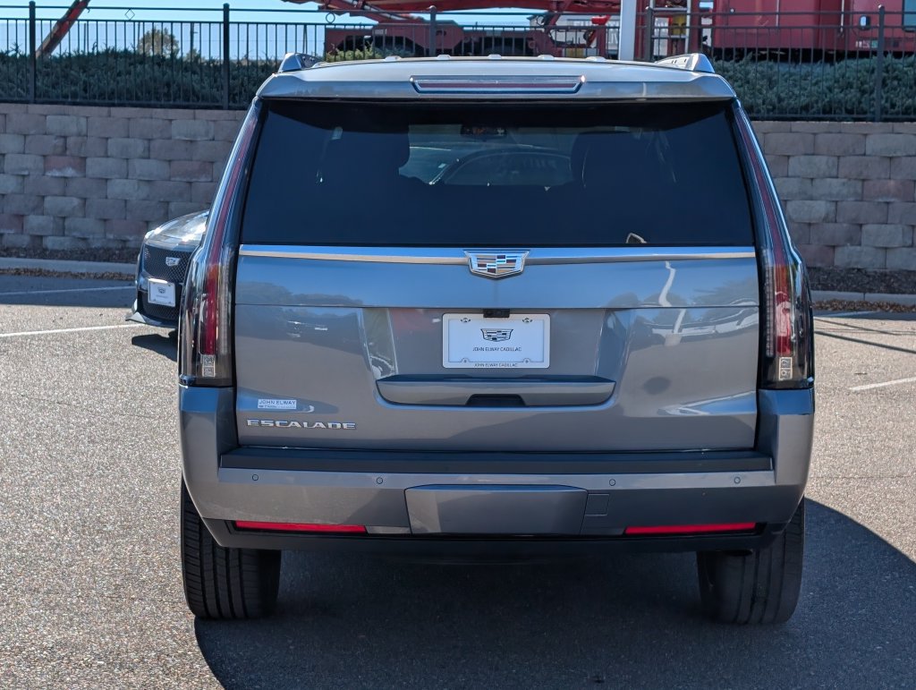 Used 2019 Cadillac Escalade Luxury AWD/4WD image 4