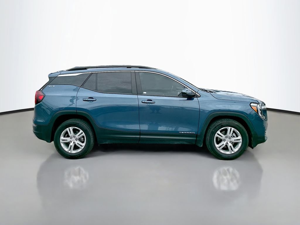 Used 2024 GMC Terrain SLE w/ Driver Convenience Package FWD image 8