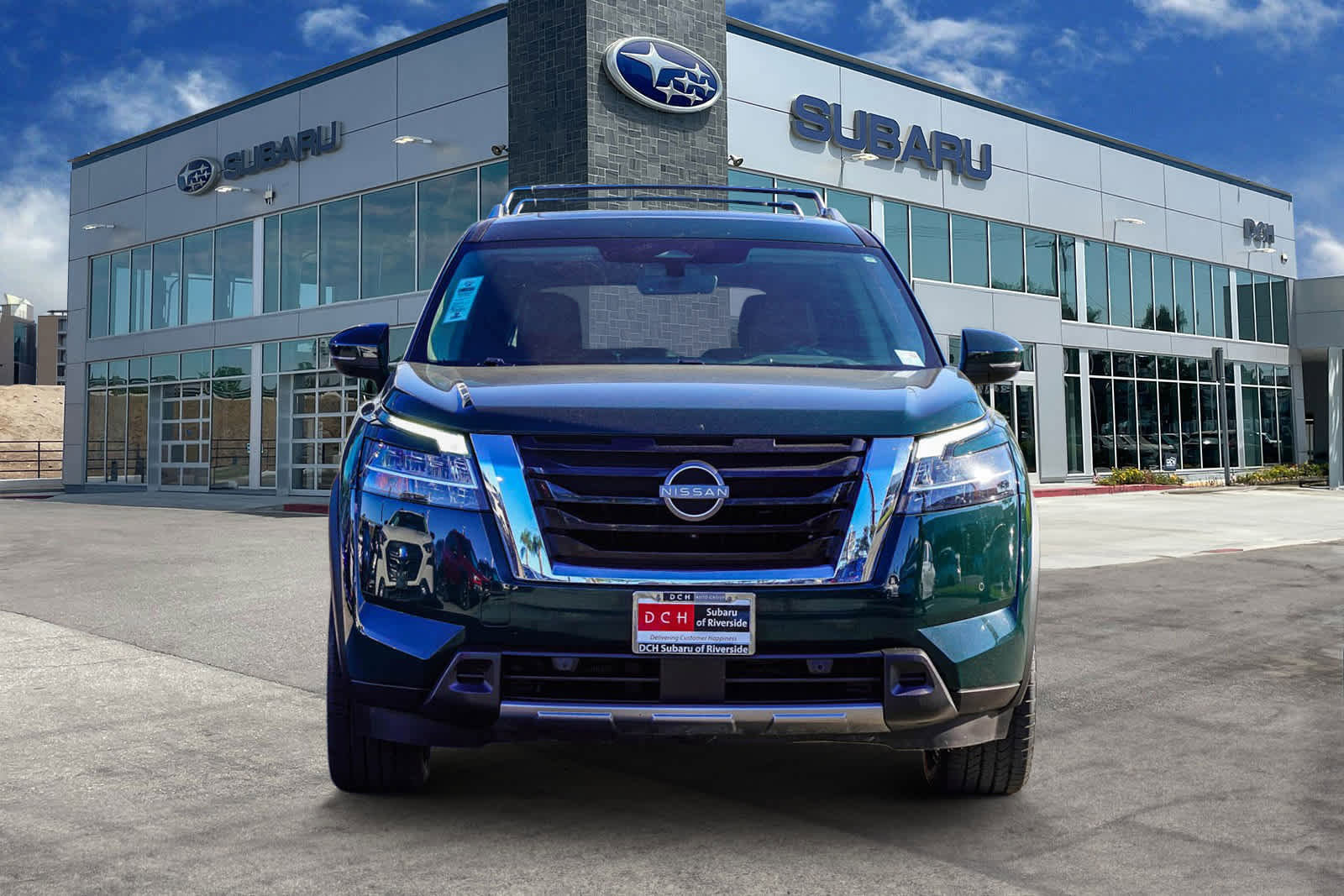 Used 2023 Nissan Pathfinder Platinum image 2