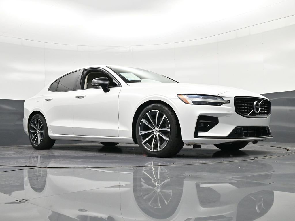 Used 2021 Volvo S60 T5 Momentum w/ Premium Package image 34