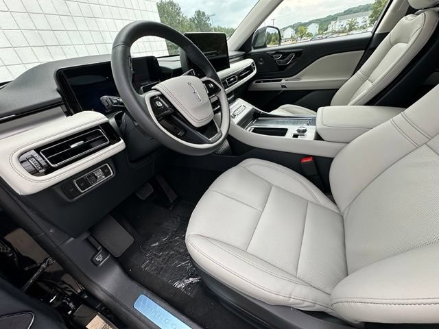New 2026 Lincoln Aviator AWD image 16