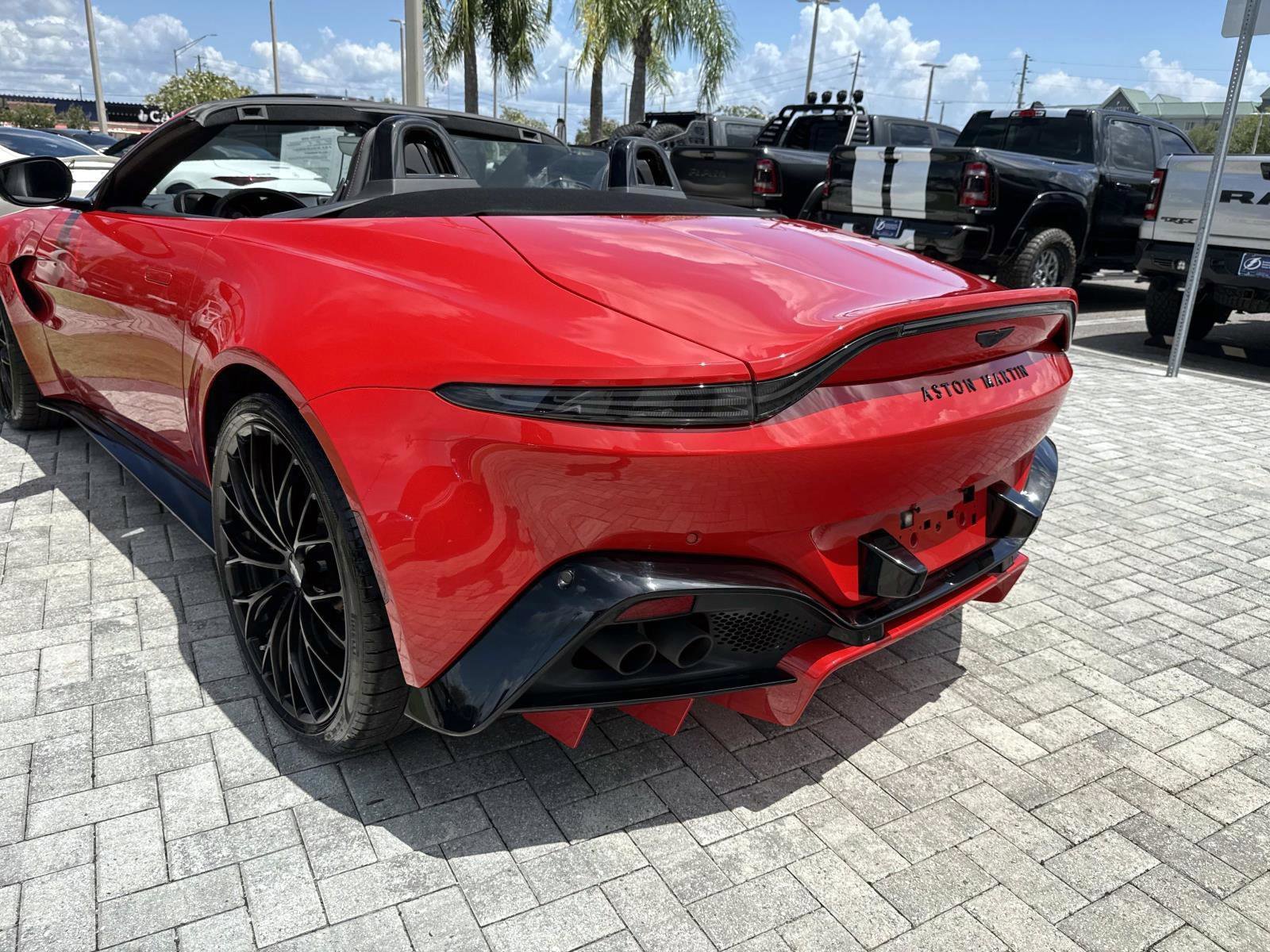 Used 2022 Aston Martin V8 Vantage Roadster RWD image 10