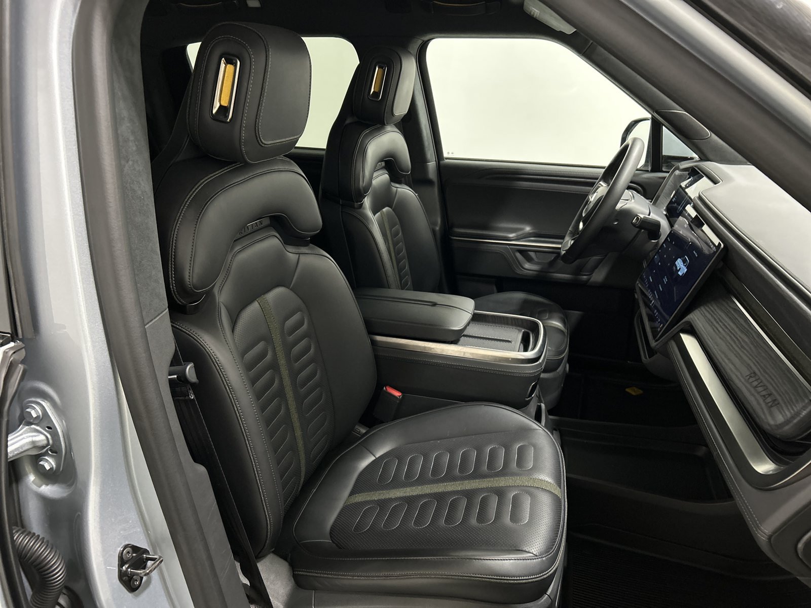 Used 2025 Rivian R1T Adventure Dual AWD/4WD image 23