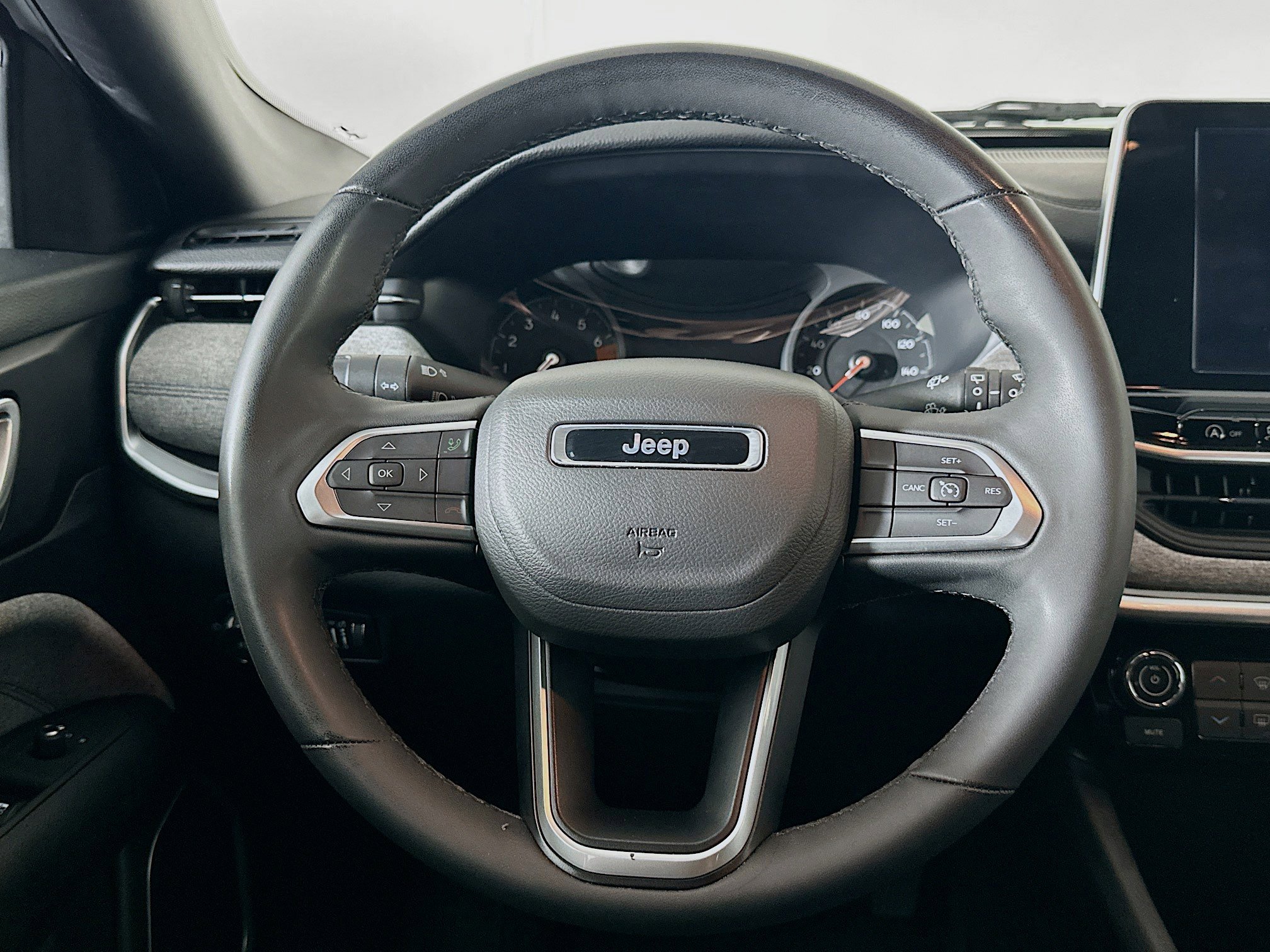 Used 2025 Jeep Compass Latitude image 18