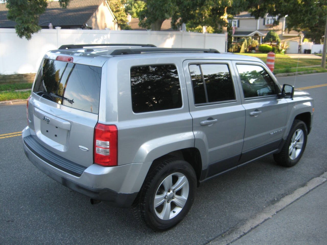 Used 2015 Jeep Patriot Latitude AWD/4WD image 5