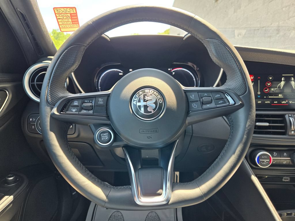 Used 2024 Alfa Romeo Giulia Ti w/ Active Assist Plus Package AWD/4WD image 17