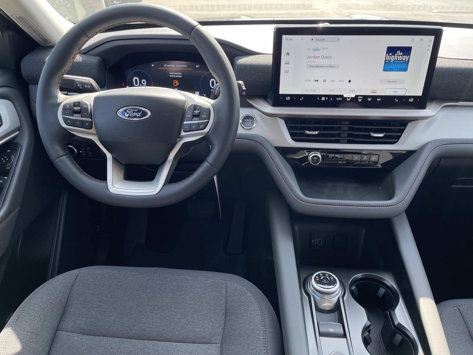 New 2026 Ford Explorer Active RWD image 7