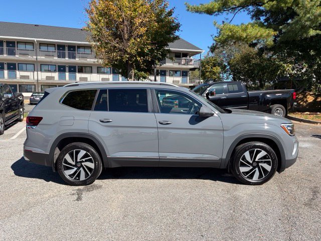 Used 2025 Volkswagen Atlas SEL AWD/4WD image 8