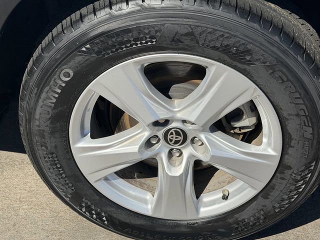 Used 2025 Toyota Highlander LE image 8