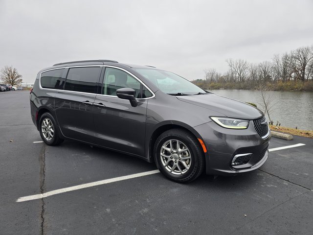 Used 2021 Chrysler Pacifica Touring image 12