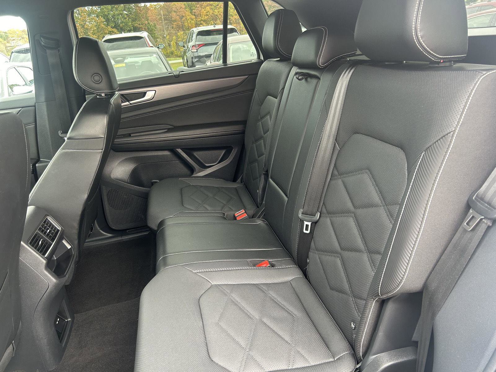 Used 2024 Volkswagen Atlas Cross Sport SE image 10