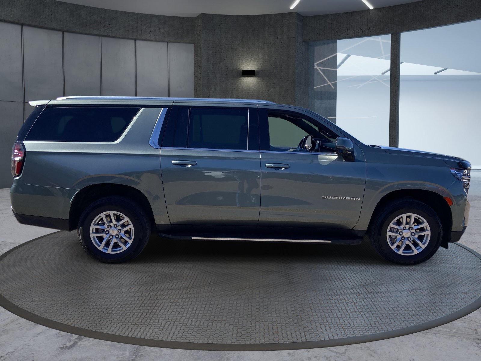 Certified 2023 Chevrolet Suburban LT w/ Luxury Package AWD/4WD image 6