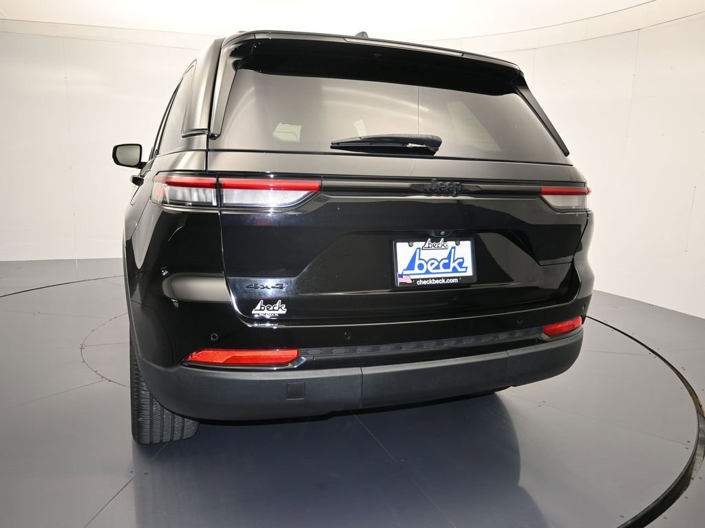 Used 2022 Jeep Grand Cherokee Altitude AWD/4WD image 23