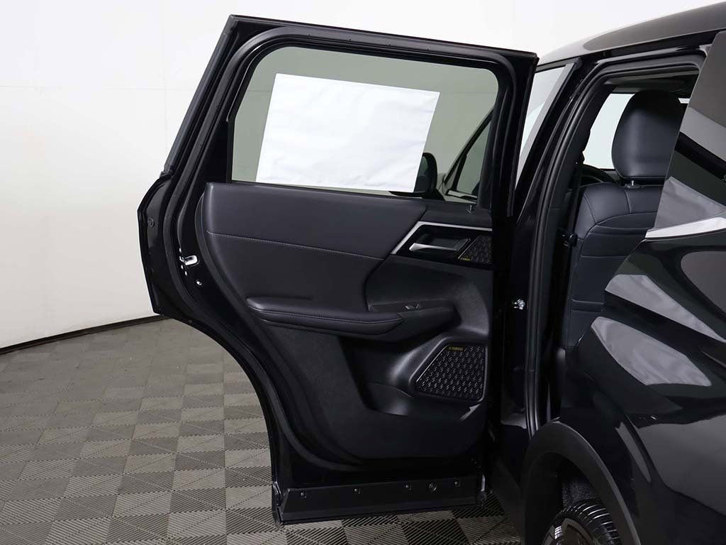 New 2025 Mitsubishi Outlander SE FWD image 25