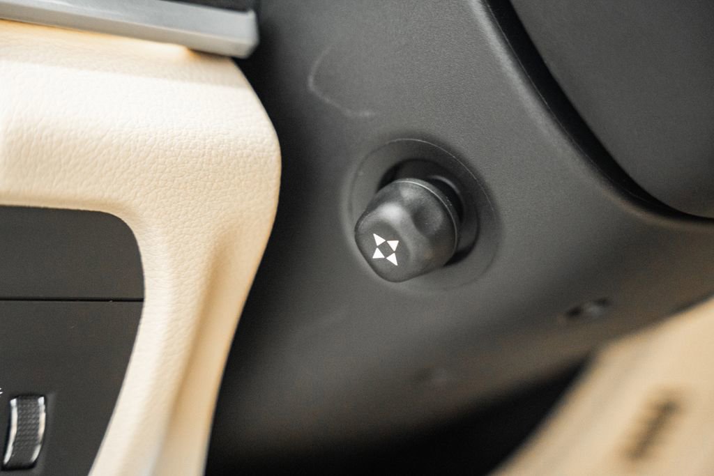 New 2025 Jeep Grand Cherokee L Limited w/ Luxury Tech Group II image 38