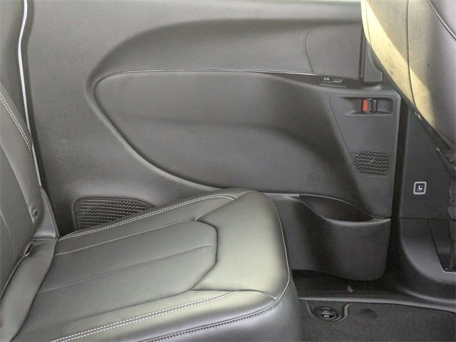 New 2026 Chrysler Pacifica Select image 32