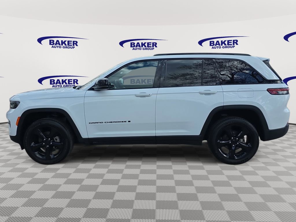 Used 2025 Jeep Grand Cherokee Altitude image 6