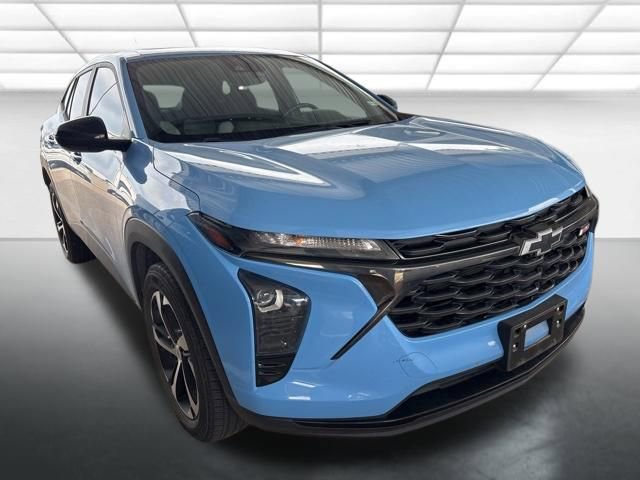 Used 2024 Chevrolet Trax RS w/ Sunroof Package FWD image 1