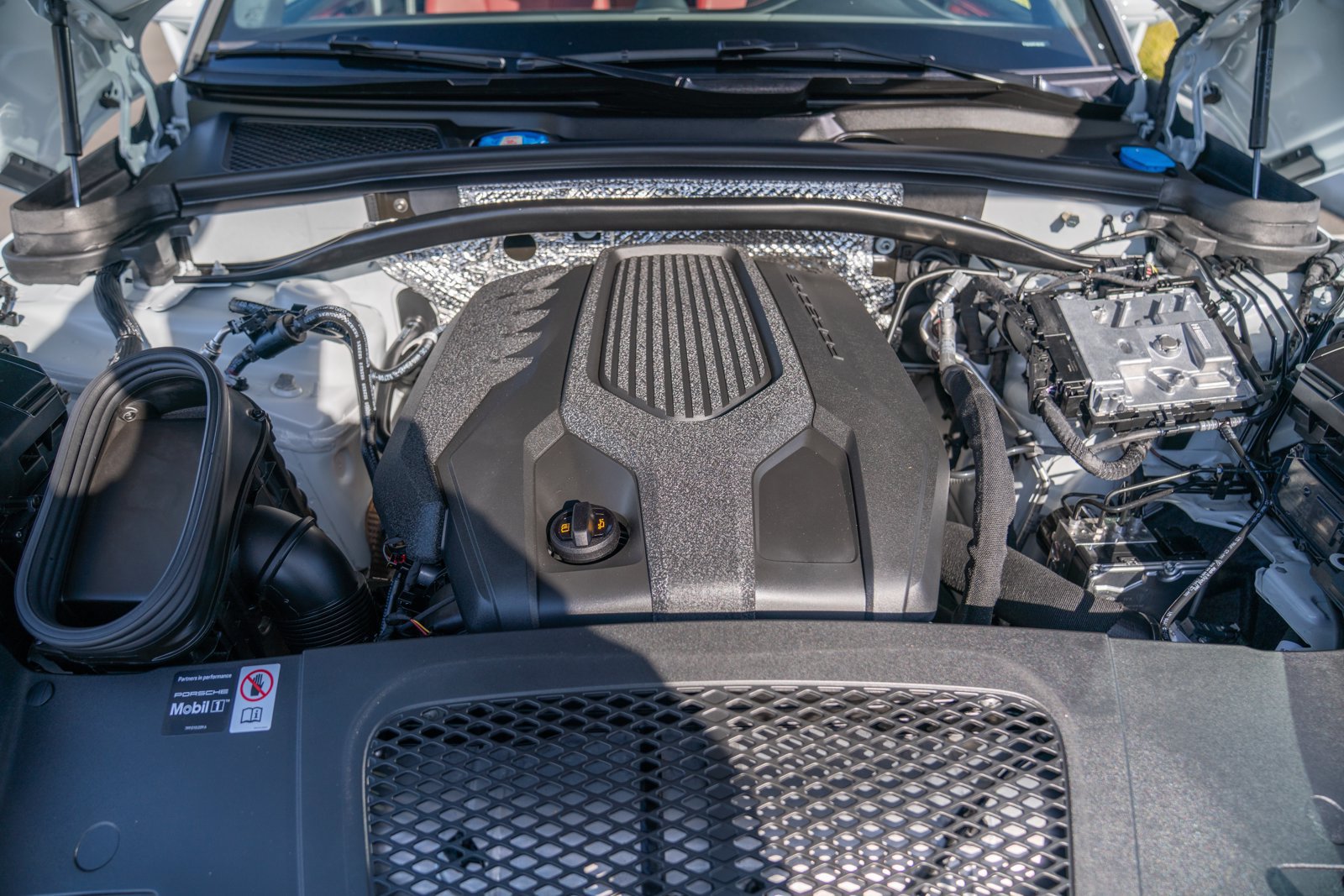 Certified 2026 Porsche Macan AWD/4WD image 29