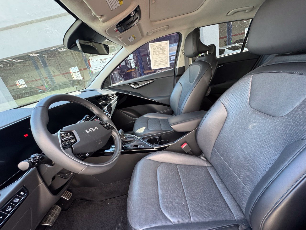 Certified 2023 Kia Niro SX Touring FWD image 6