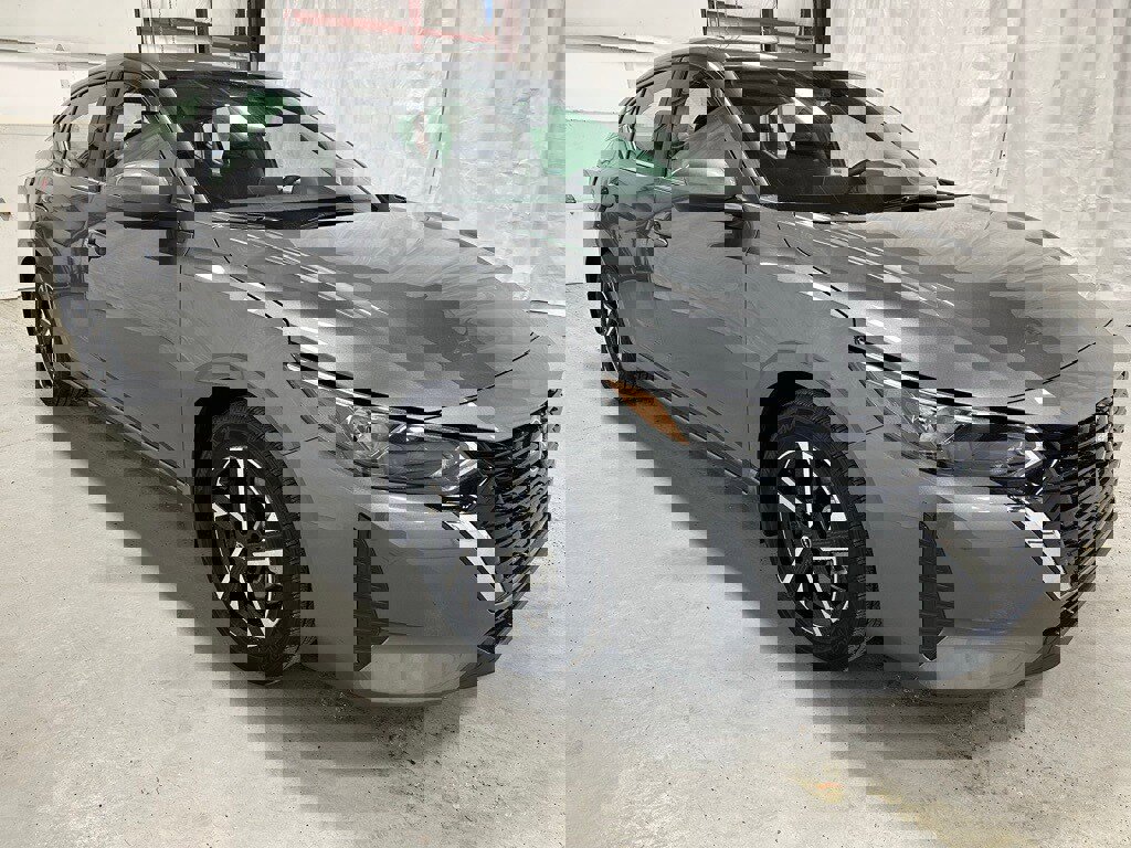 Used 2025 Nissan Sentra SV image 1