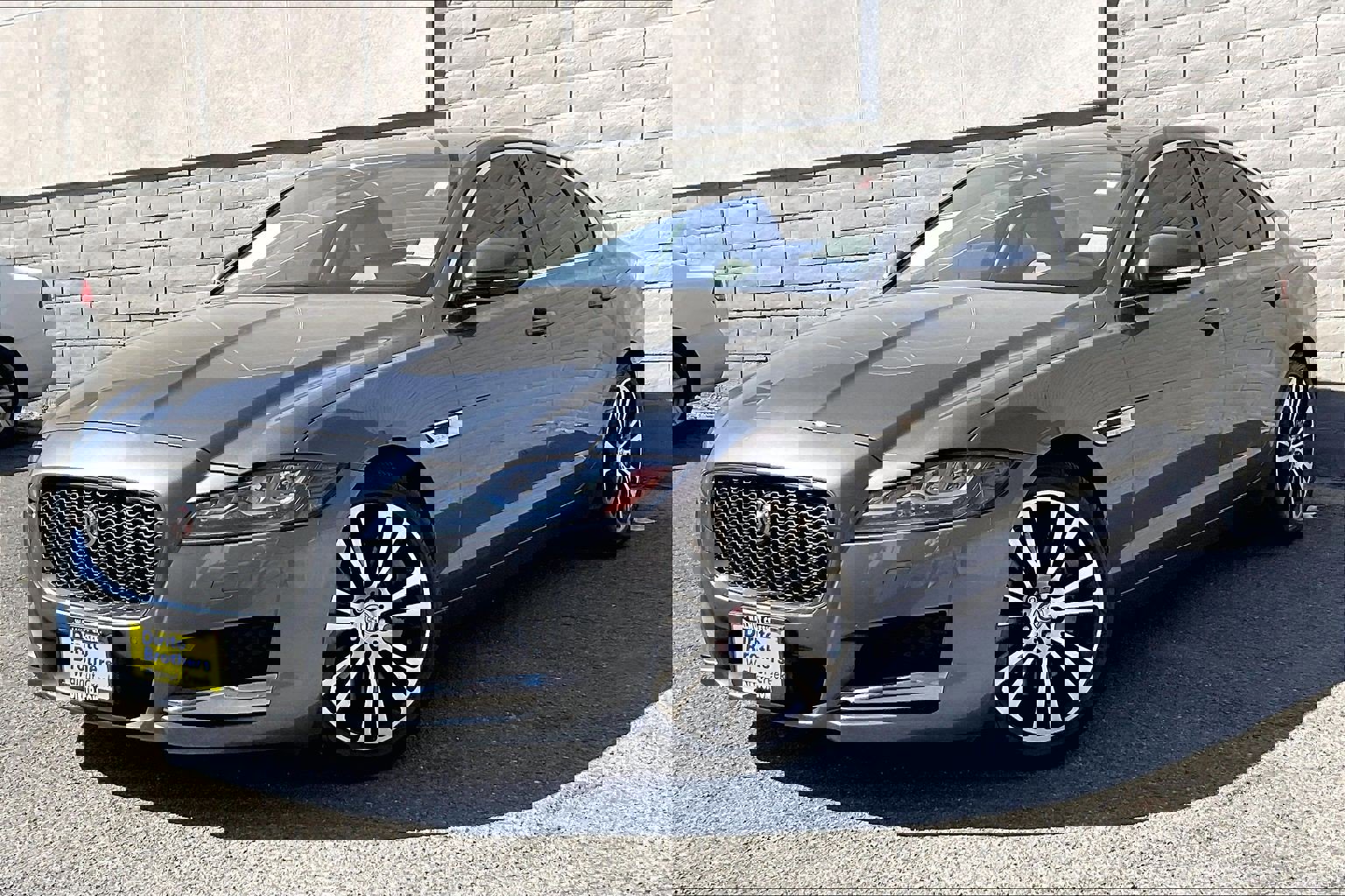 Used 2017 Jaguar XF Prestige image 12