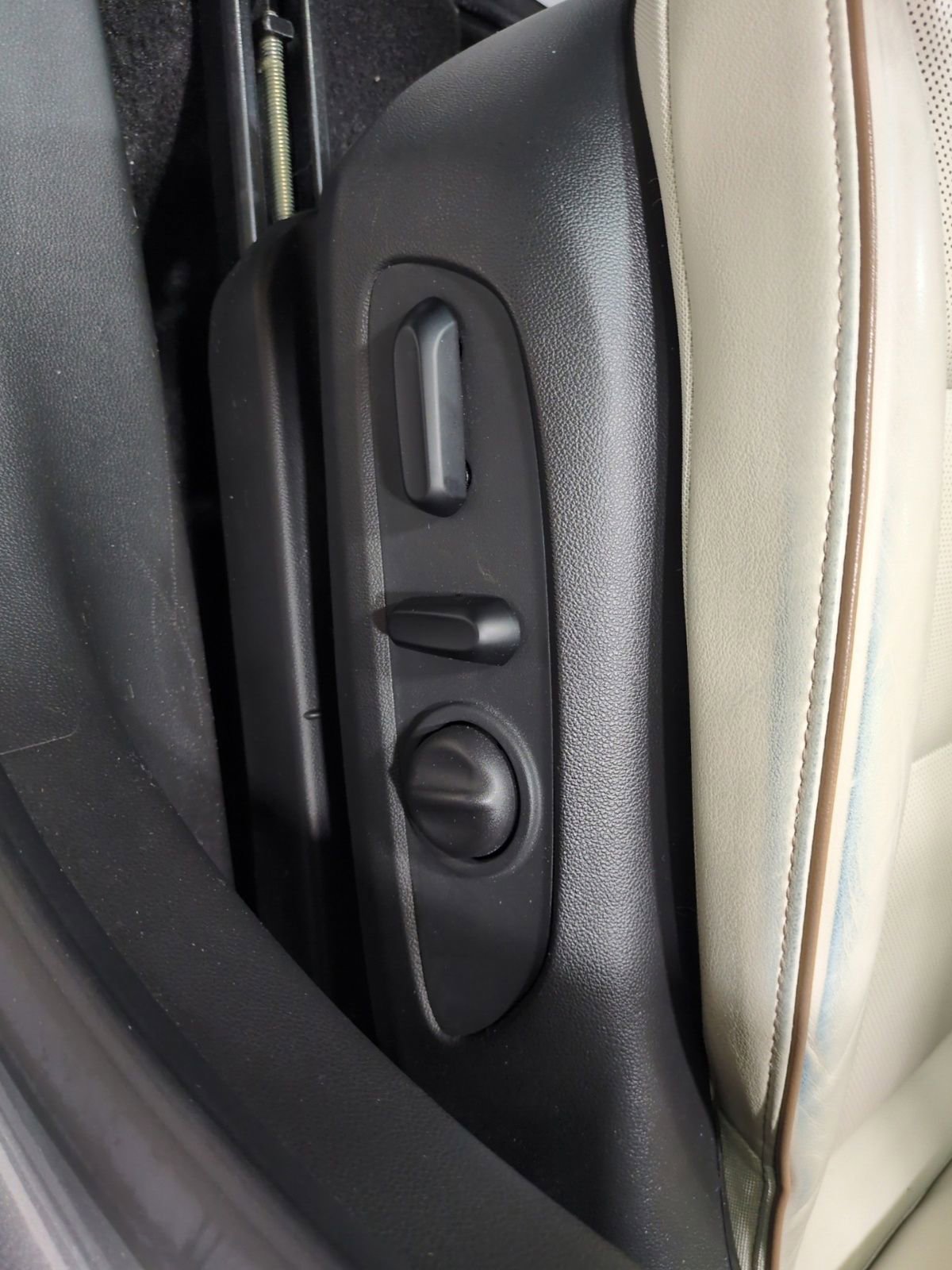 Used 2024 Buick Encore GX Avenir w/ Avenir Technology Package AWD/4WD image 17