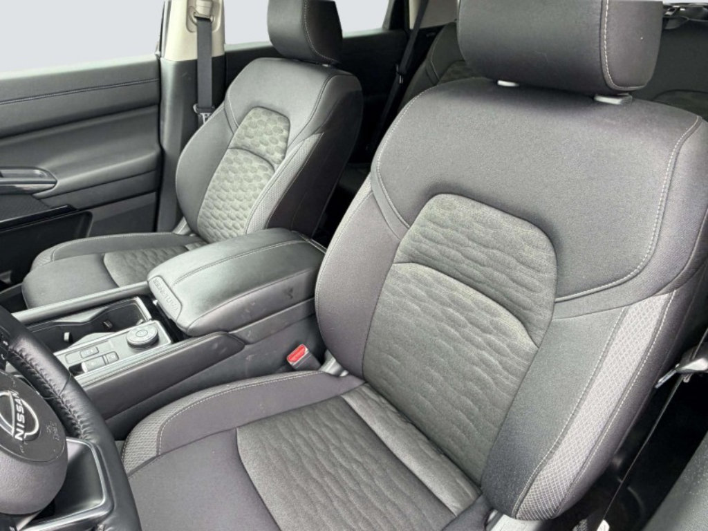 Used 2025 Nissan Pathfinder SV AWD/4WD image 21