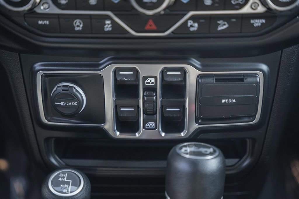 Used 2020 Jeep Wrangler Unlimited Sahara image 26