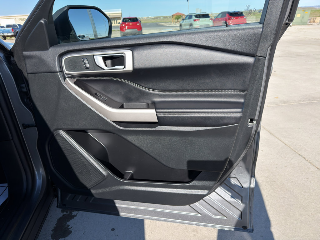 Used 2023 Ford Explorer XLT w/ Equipment Group 202A AWD/4WD image 23