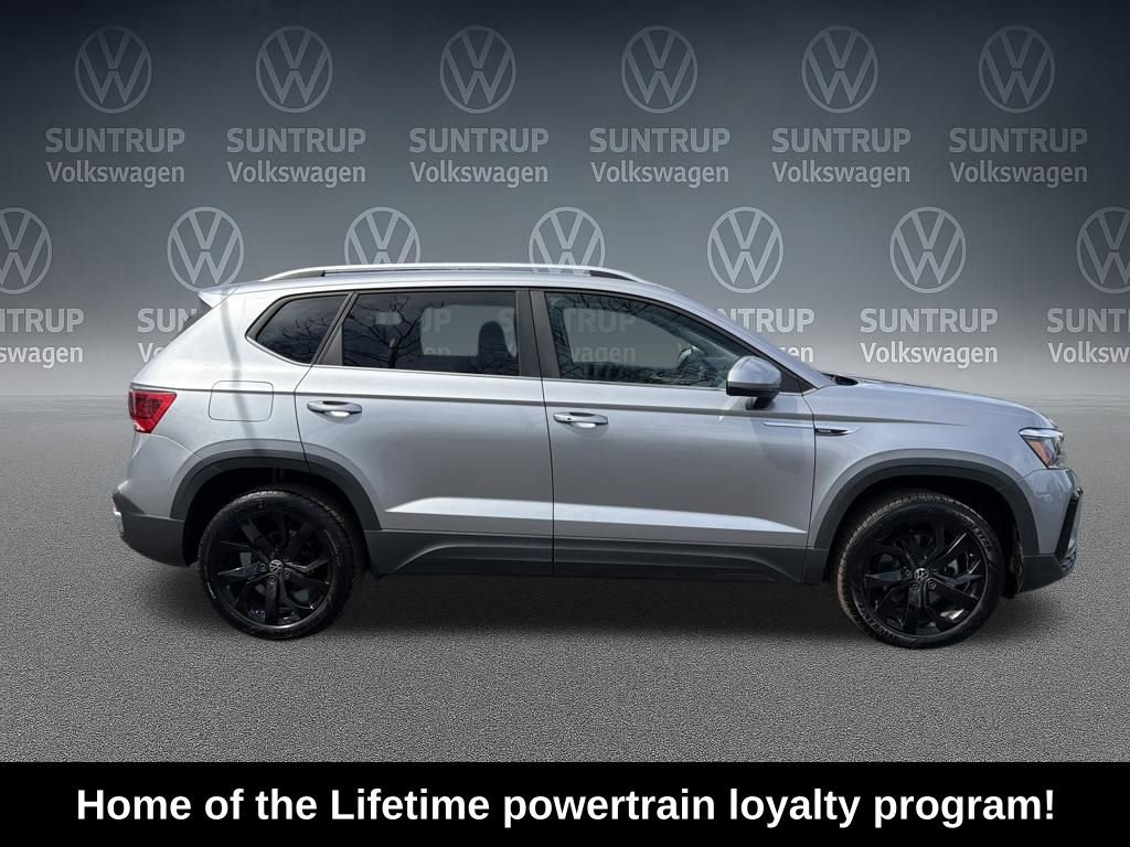 Used 2023 Volkswagen Taos SE w/ Panoramic Sunroof Package image 7