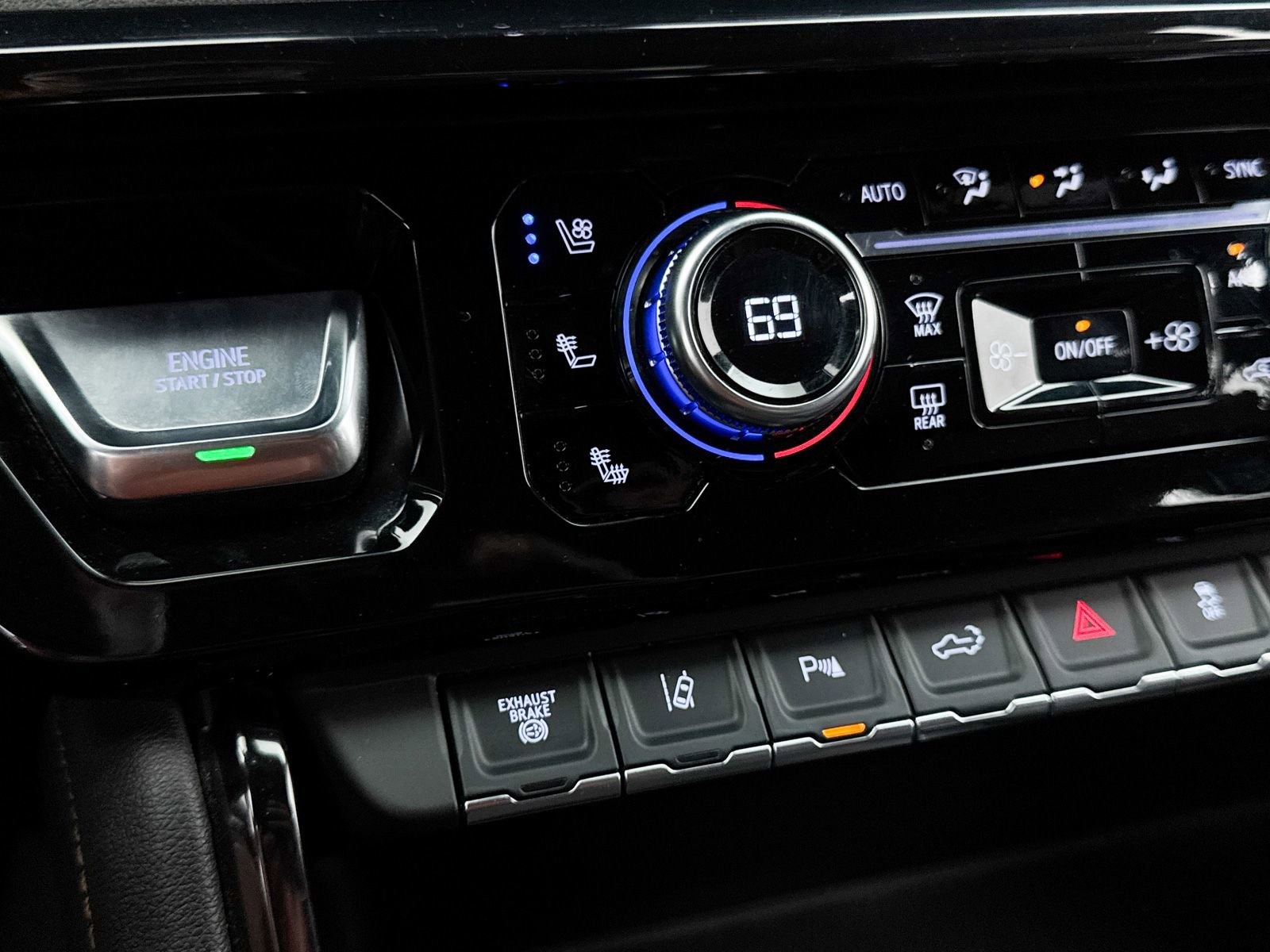 Used 2025 GMC Sierra 2500 AT4 w/ Technology Package image 26